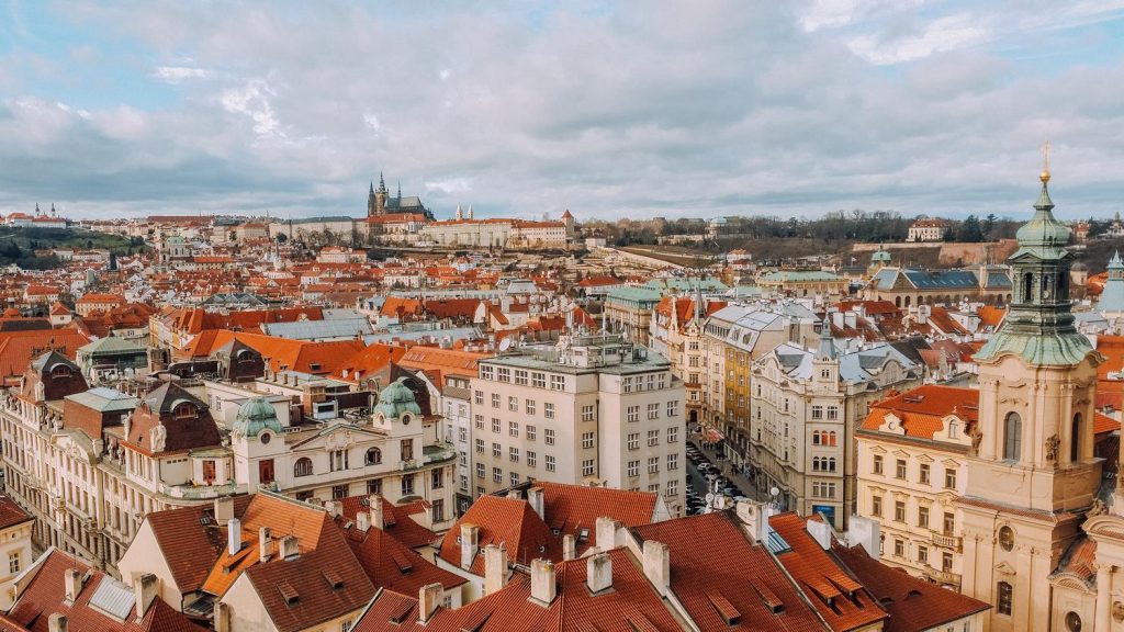 Widok z wieży Ratusza Staromiejskiego w Pradze