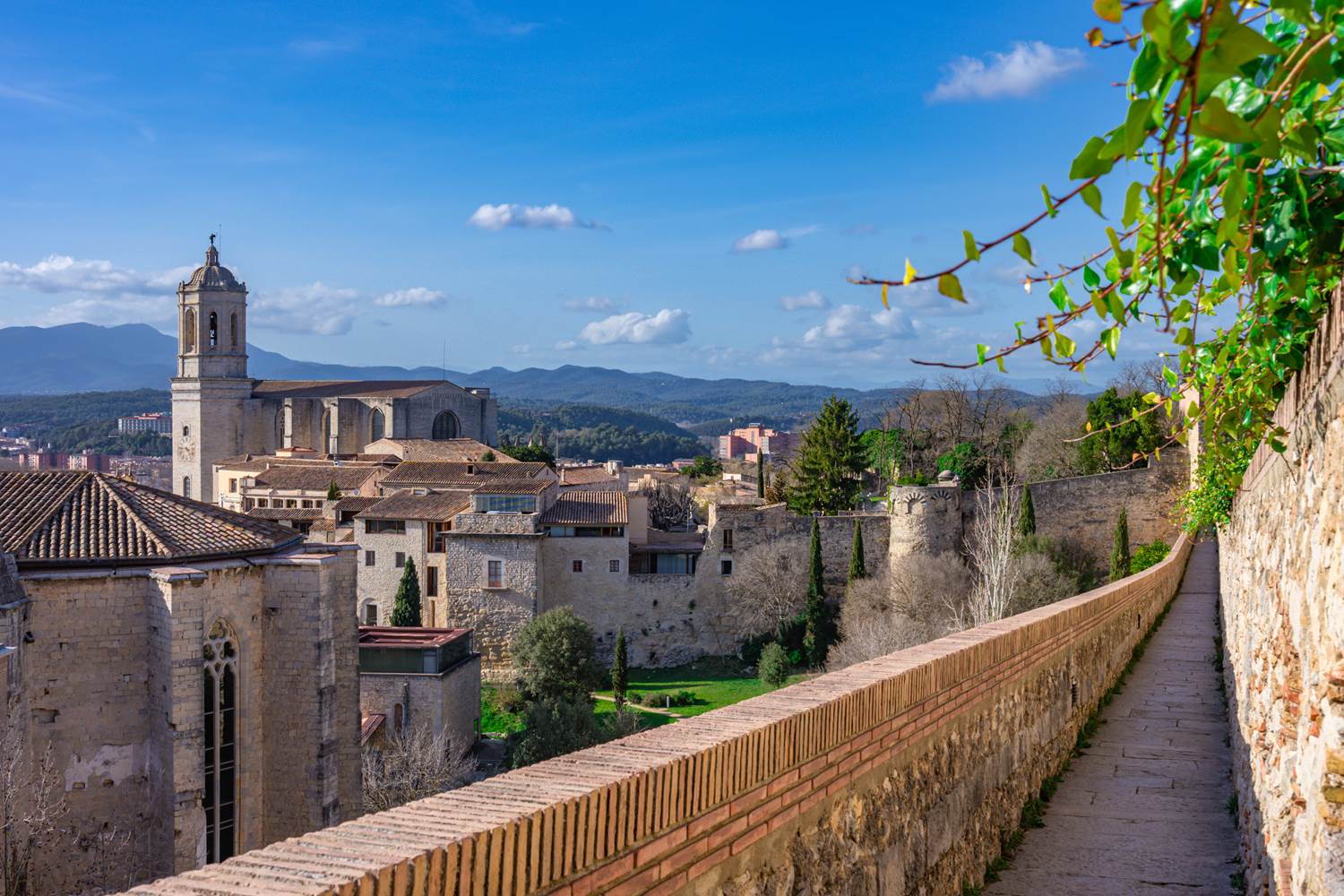 Atrakcje Girony: co robić w tym średniowiecznym mieście?